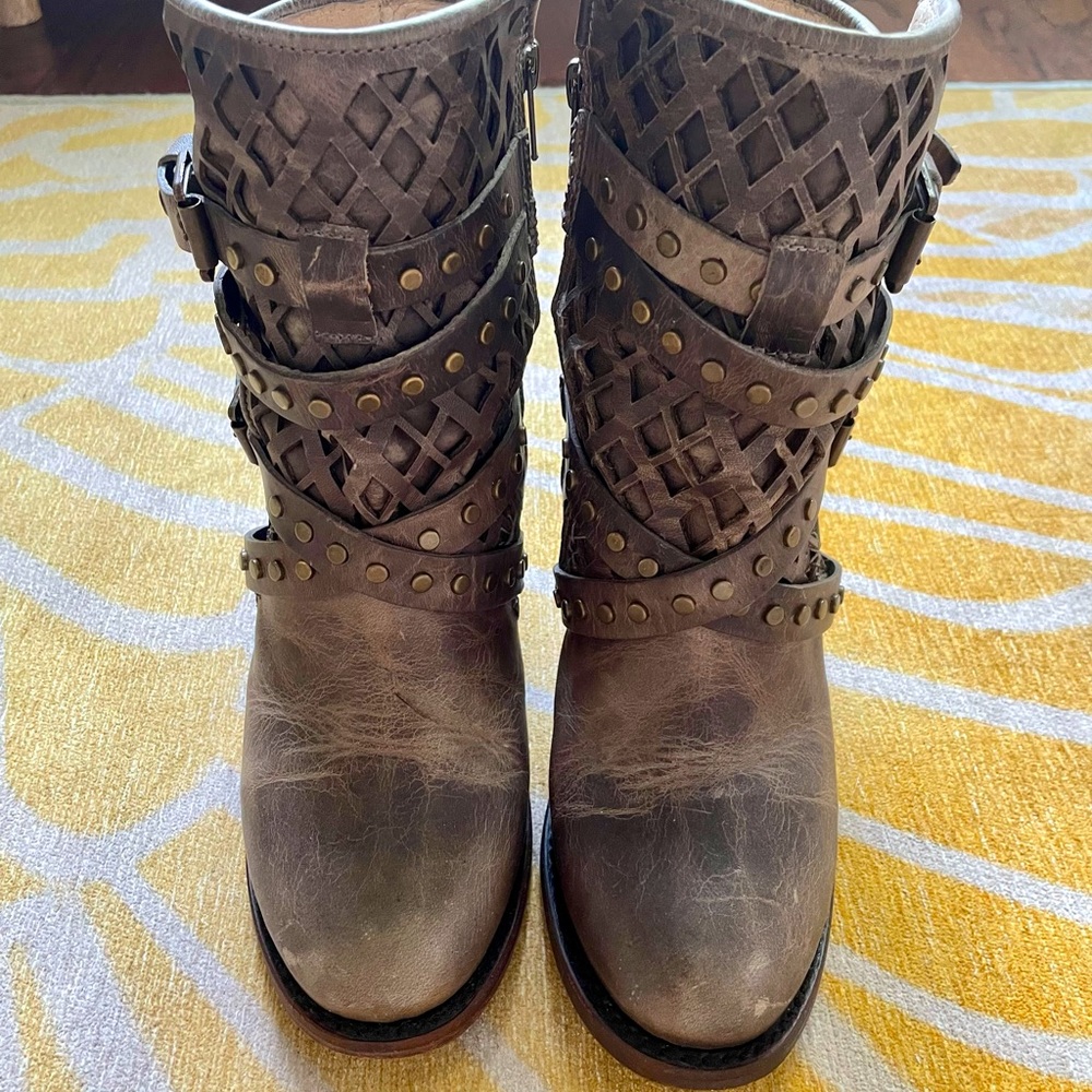 Freebird Cato Boots in Stone Size 8